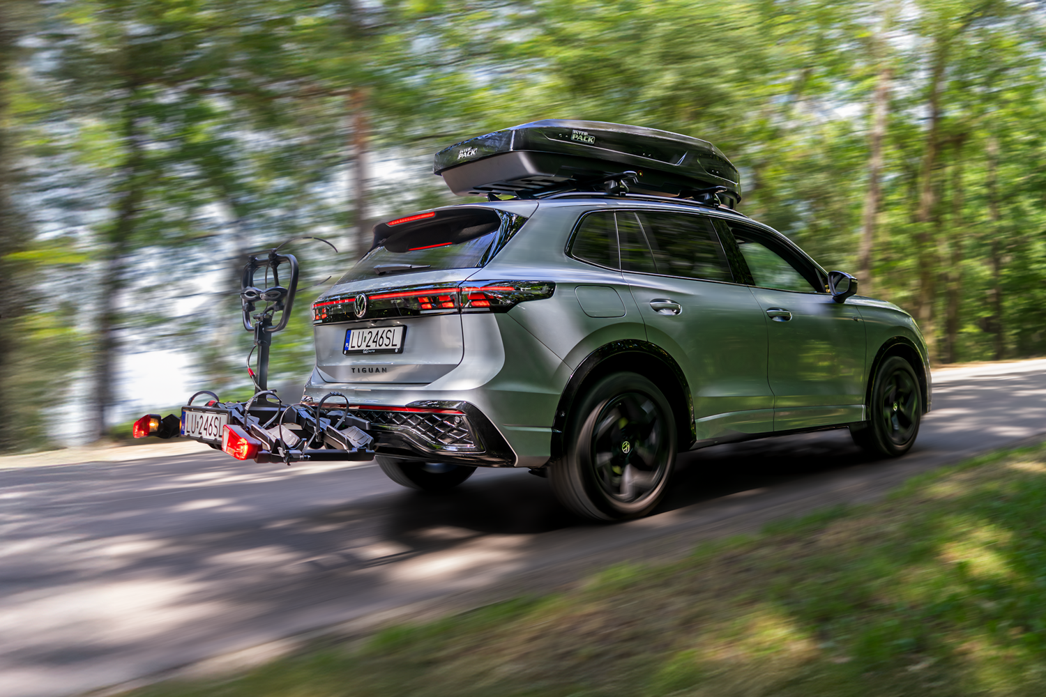 Thule czy Inter Pack? Jakie boxy i bagażniki dachowe wybrać?