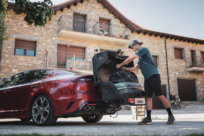 Towbox EVO urban black - bagażnik box montowany na hak